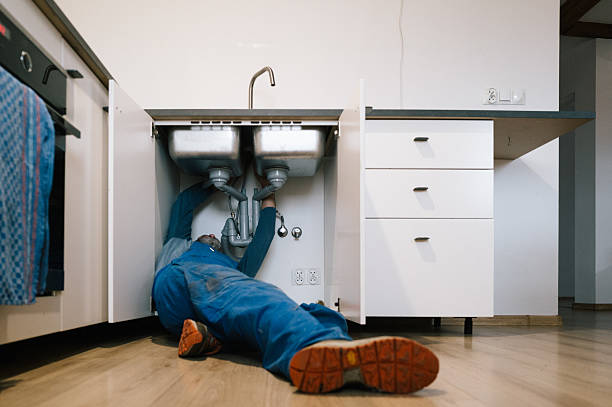 Professional Plumbing technician working in Lakeview, CA